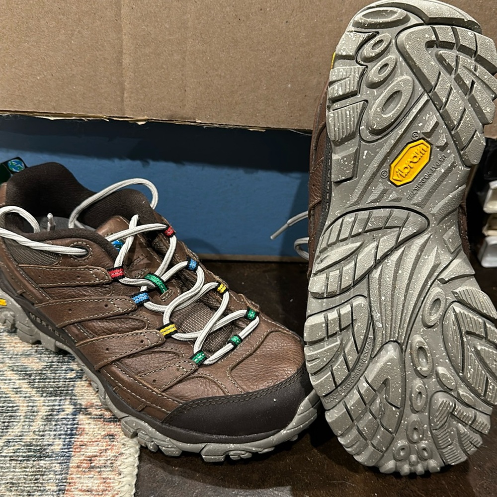 Women’s Merrell Moab shoes. Like new condition!